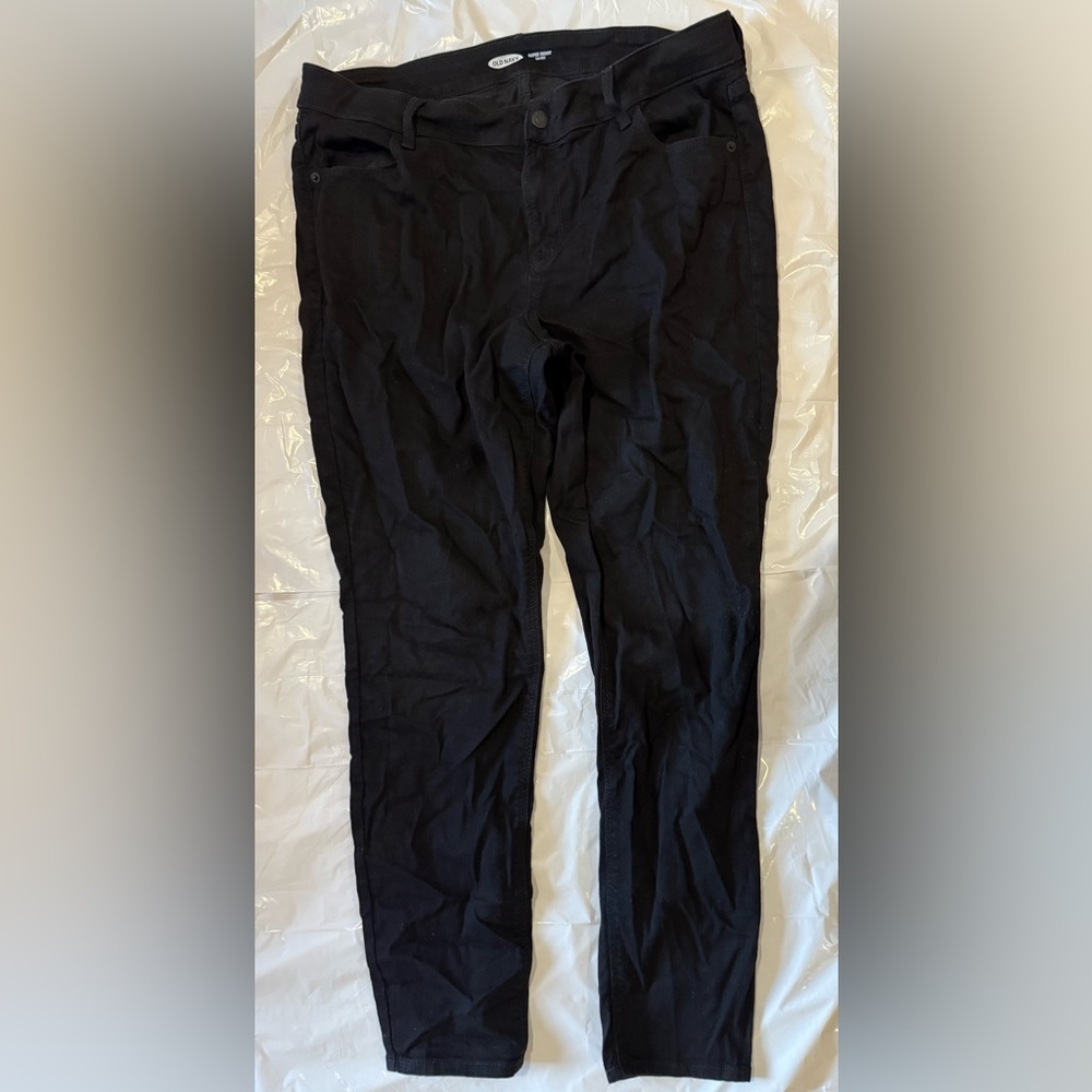 Like new old navy  black pants , size  14